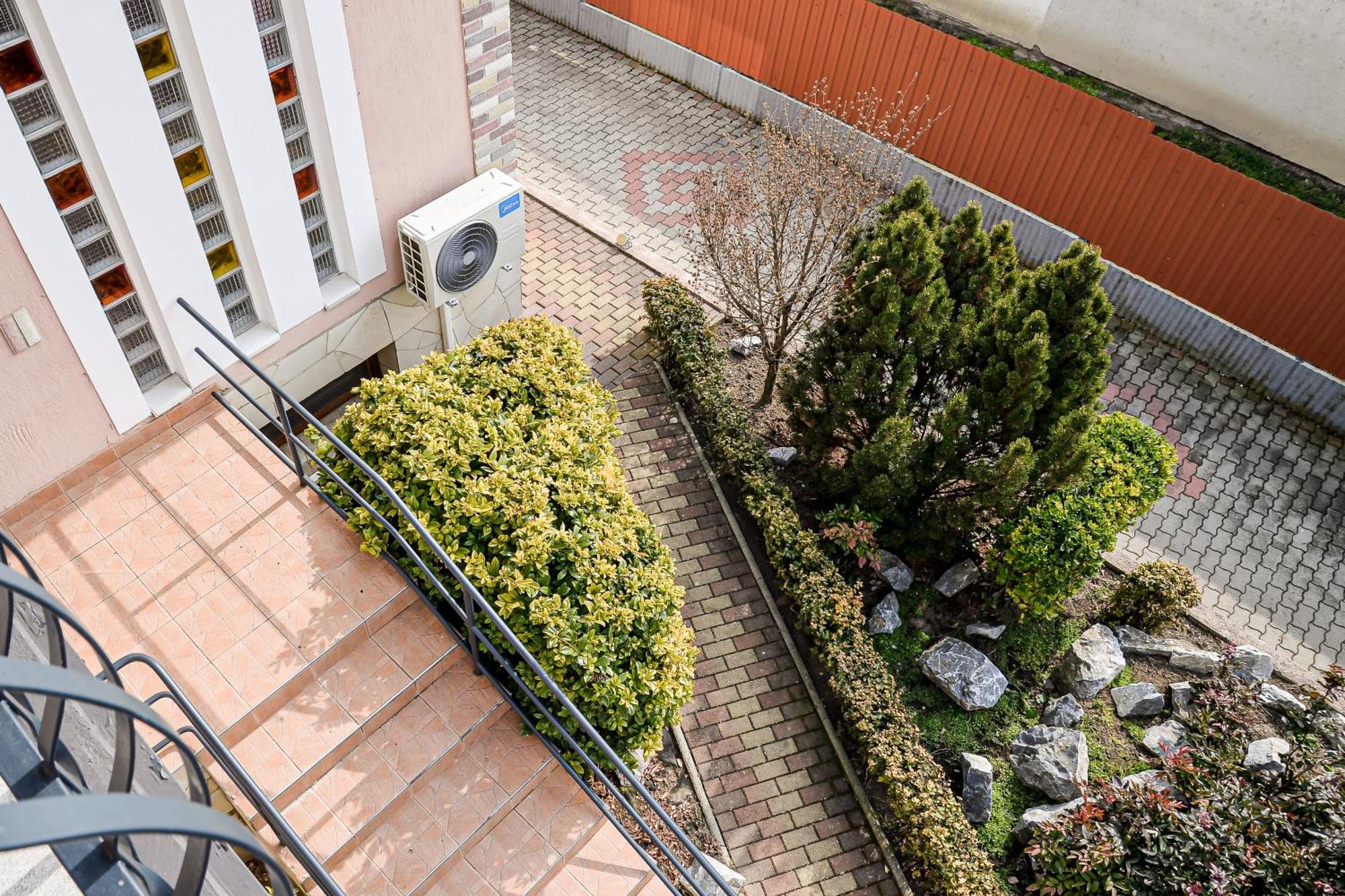 Hajnal Apartman Hajduszoboszlo Exterior photo