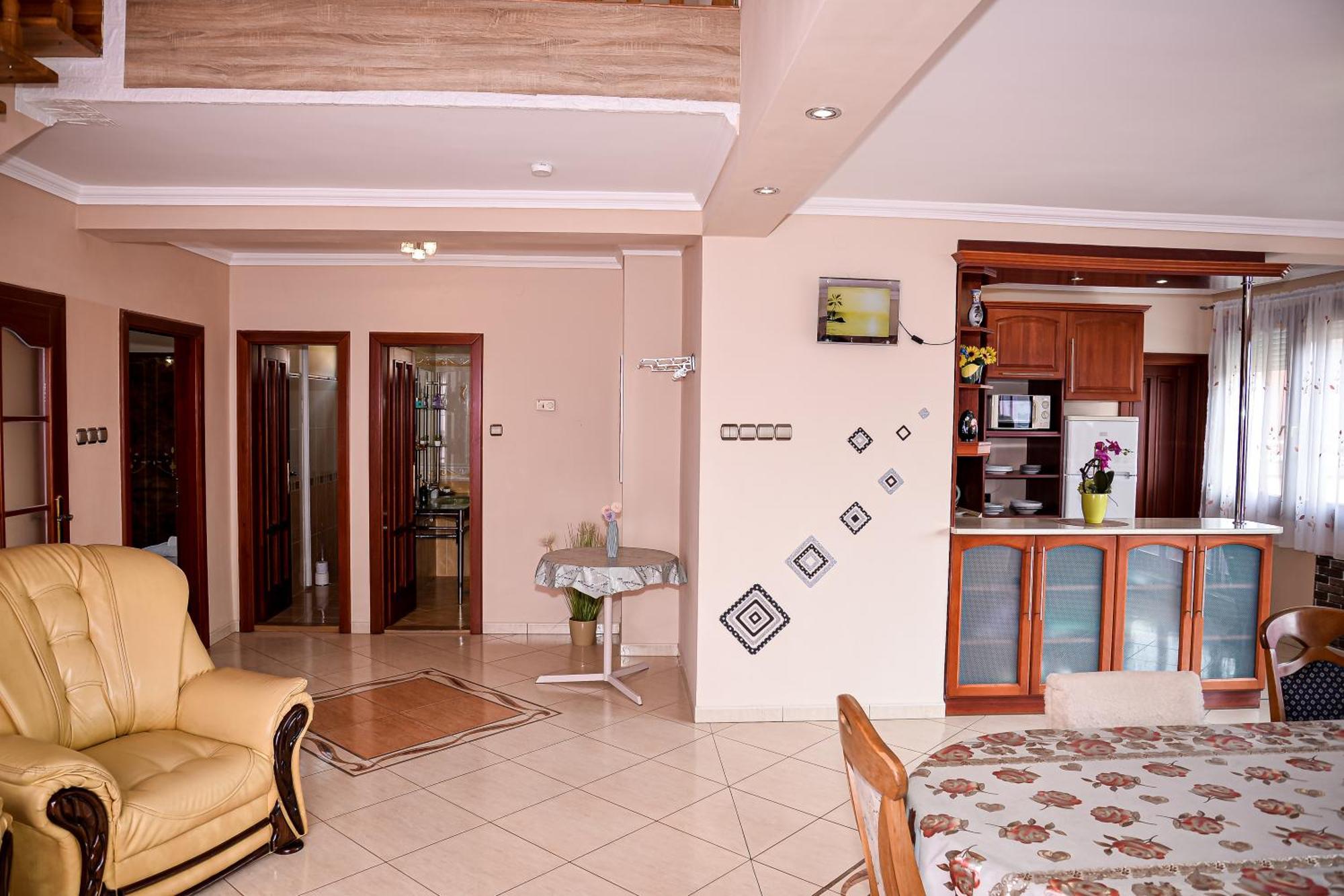 Hajnal Apartman Hajduszoboszlo Exterior photo